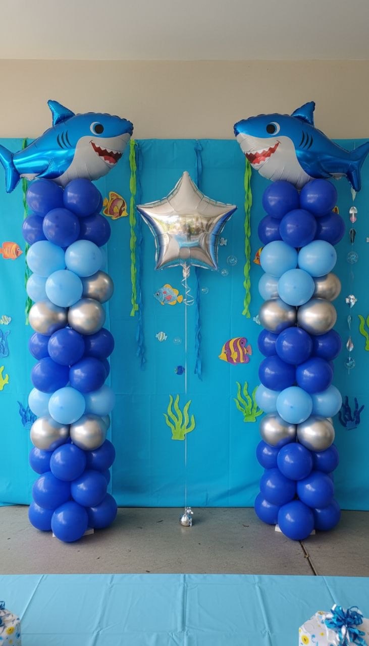 Balloon arch with organic design